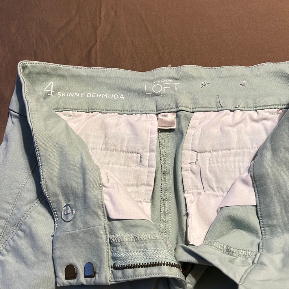 Ann Taylor’s LOFT skinnny Bermuda shorts size 4